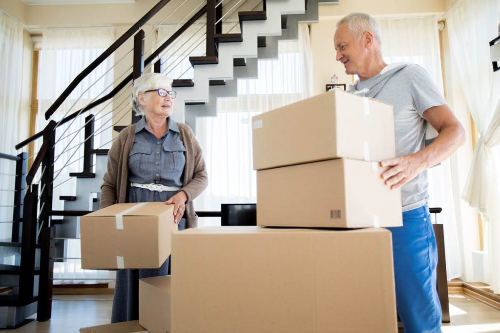 couple learning the benefits of downsizing for retirement